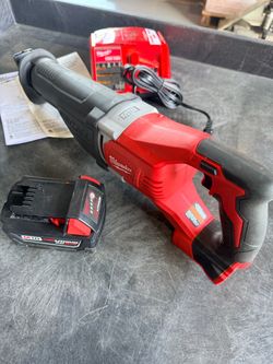 Very good condition Milwaukee M18 18V Lithium-Ion Cordless SAWZALL Reciprocating Saw with M18 Starter Kit (1) 5.0Ah Battery and Charger