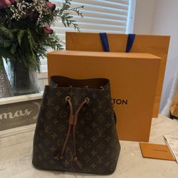 Authentic Neonoe MM Caramel Louis Vuitton Handbag 