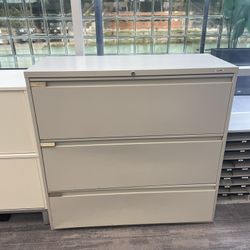 Free - Two Metal Filing Cabinets In Sorrento Valley 