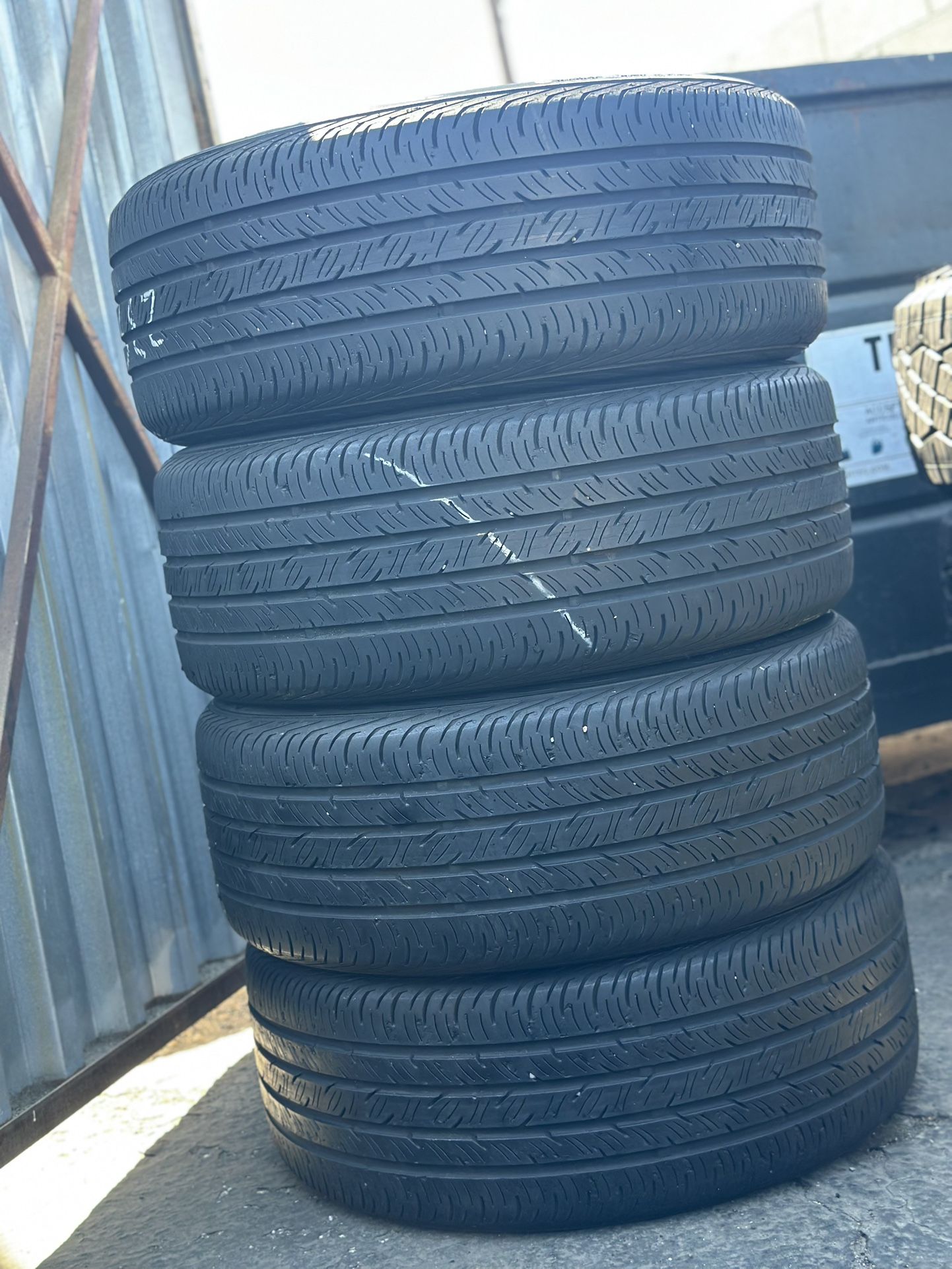 SET OF TIRE 235 45 19 CONTINENTAL 85% LIFE