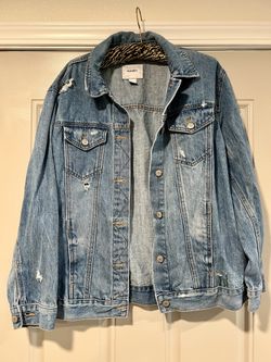 Size Large Old Navy Women’s Distressed Jean Jacket