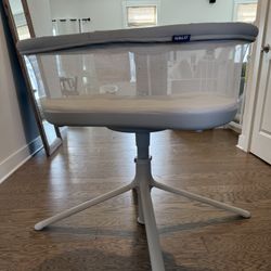 Halo BassiNest Swivel Sleeper - Solid Grey