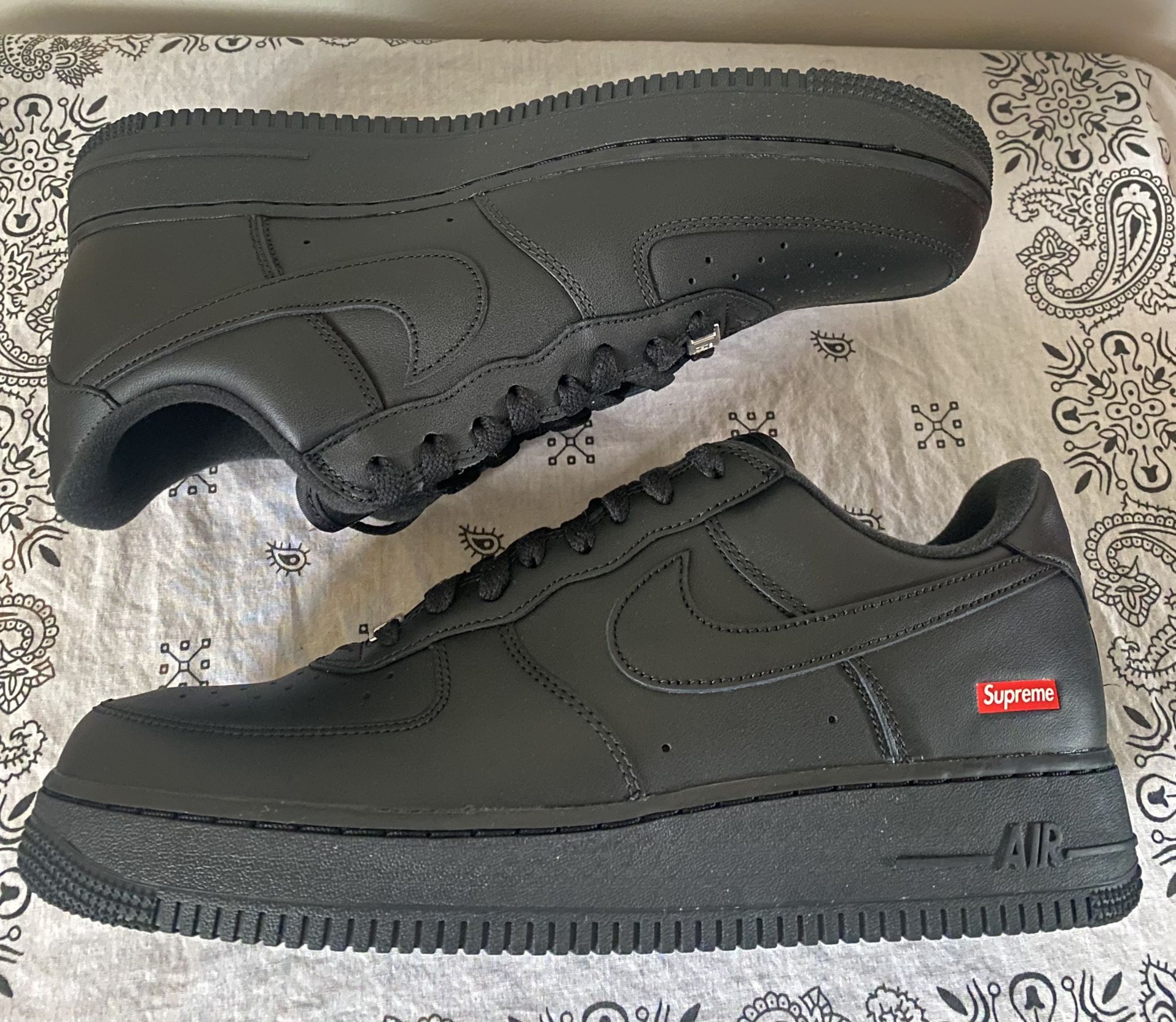 DS Nike Air Force 1 Low Supreme Black Sz 10.5 $160. No Trades