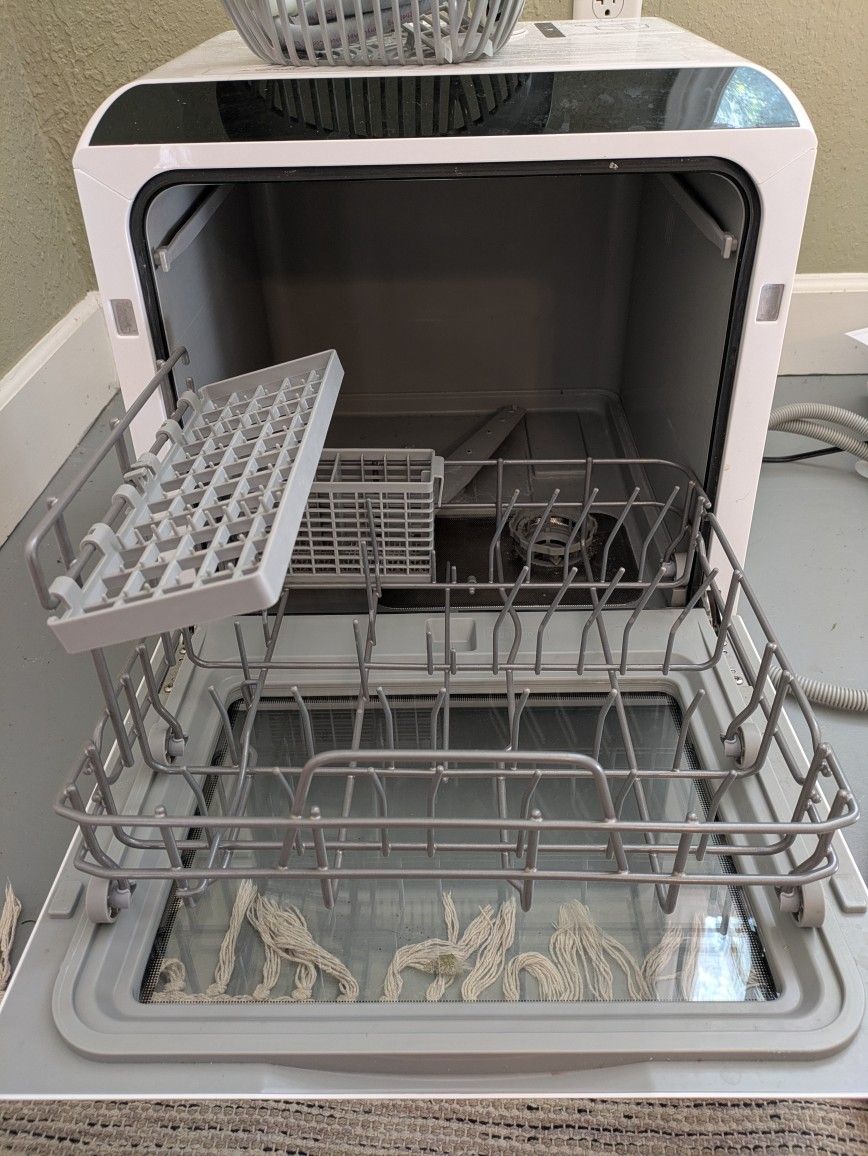 Countertop dishwasher