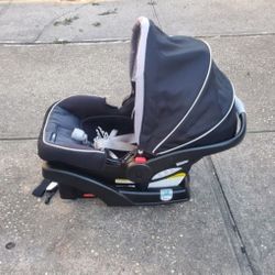 Graco Click Connect Car Seat 