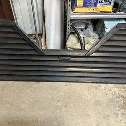 63”x 24” louver Tailgate