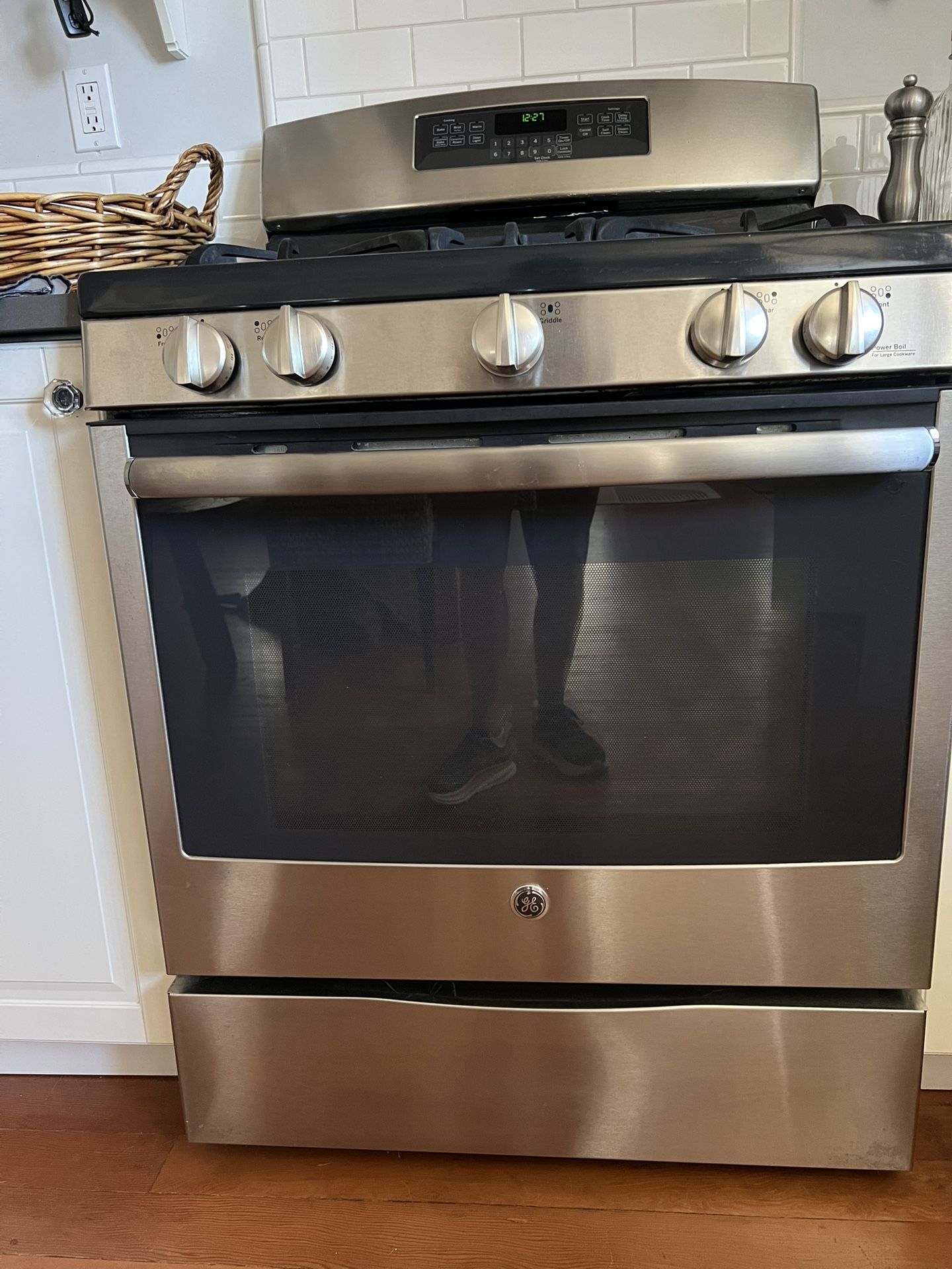 30 Inch Gas Range, Front Load Stackable Kenmore Washer And Gas Dryer