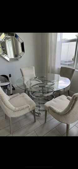 Dining Table With Complimentary Chairs