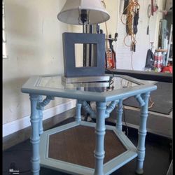 End Table With Lamp