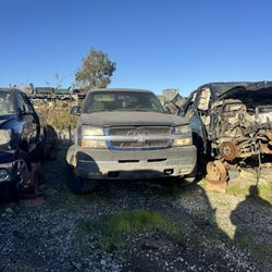 2004 Chevy Silverado 2500hd PARTS ONLY 