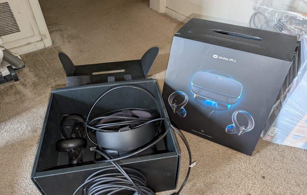 Oculus rift S PC Virtual Reality Gaming Headset Powered VR with Box Black ((SOLD AS IS))