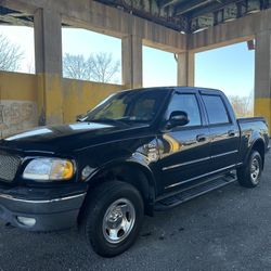 2002 Ford F-150  XLT Crew Cab 4X4 V8