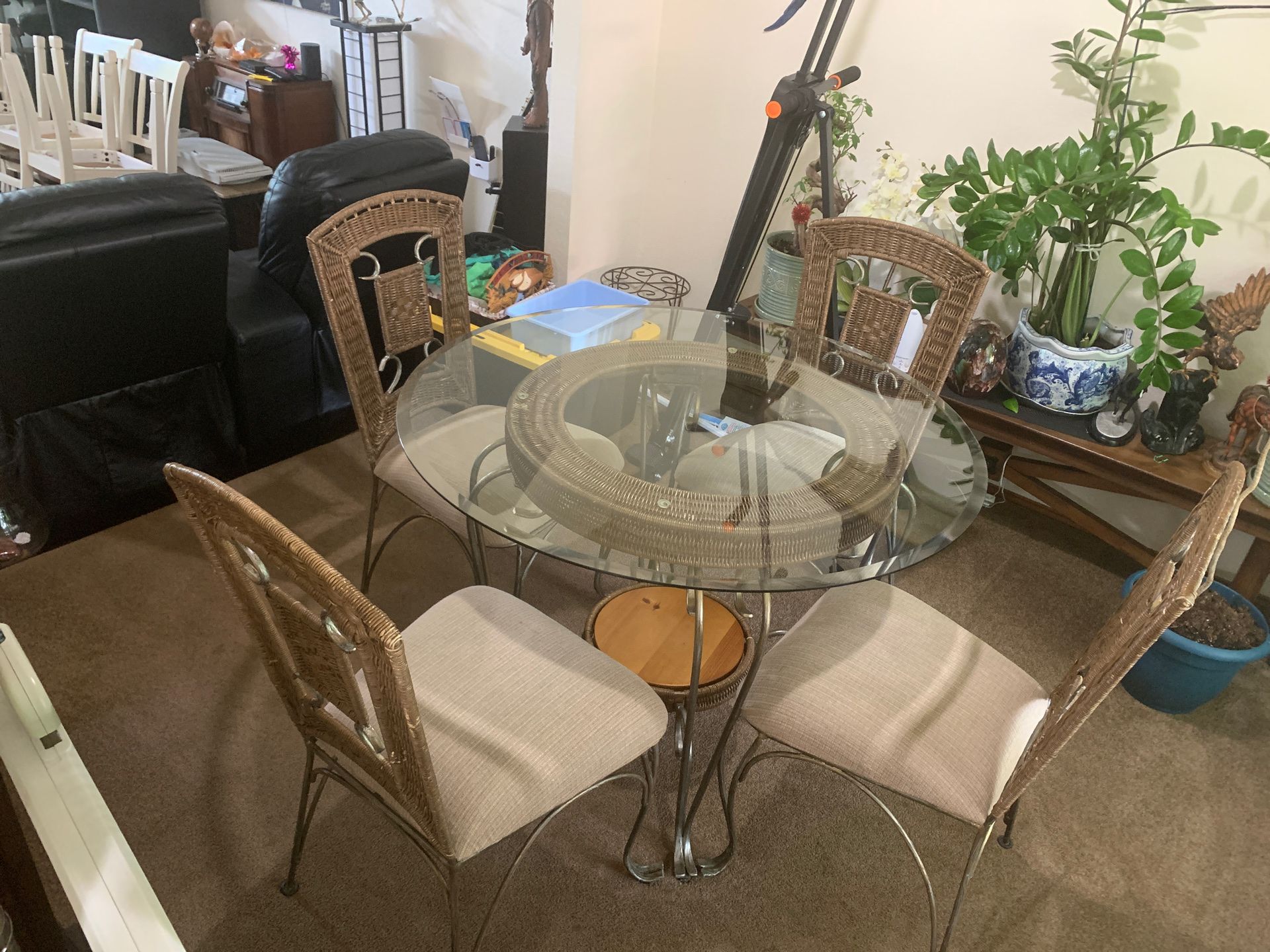 Dining room table