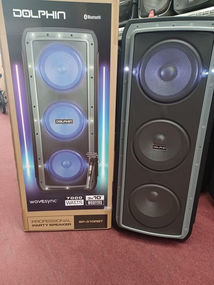 Triple Woofers Loud Bluetooth Party Speaker.  Free 🎤 