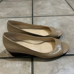 TAN PATENT LEATHER Slip On LOW WEDGE PUMP 7 1/2 B OR MEDIUM