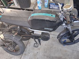 Monday Motorbikes Electric Moped