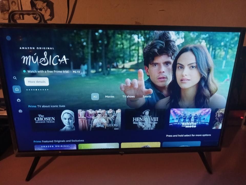 32 Inch Smart TV Just Like New With Remote $85 Firm