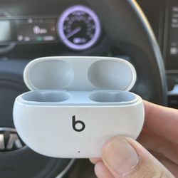 Beats Earbud Charger Case