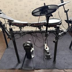Alesis Drum Set In Black