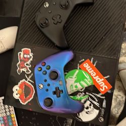 Xbox One With 2 Controllers