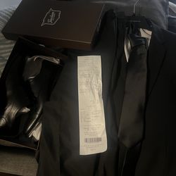 Men’s Formal Suit & Size 10 Dress Shoes – Excellent Condition
