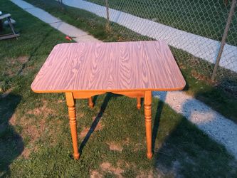 Small dinette table with folding sides 41.5 by 29.5. And 29.5 high