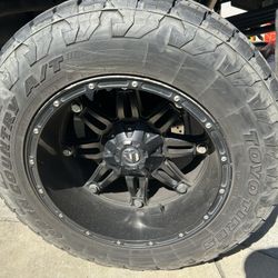 20” Fuel With Toyo 35x12.5 R20