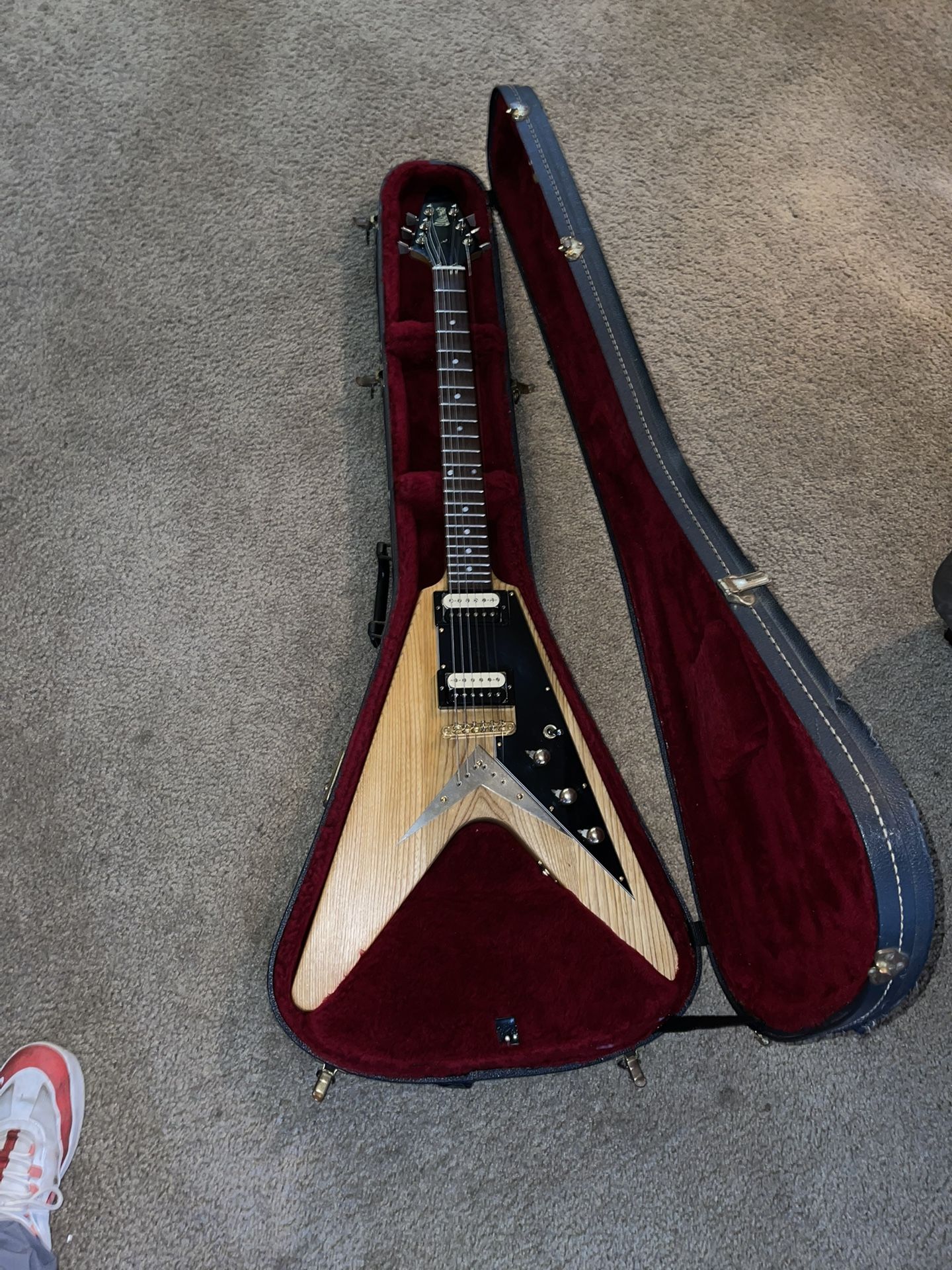 Ibanez Flying V Guitar With Case