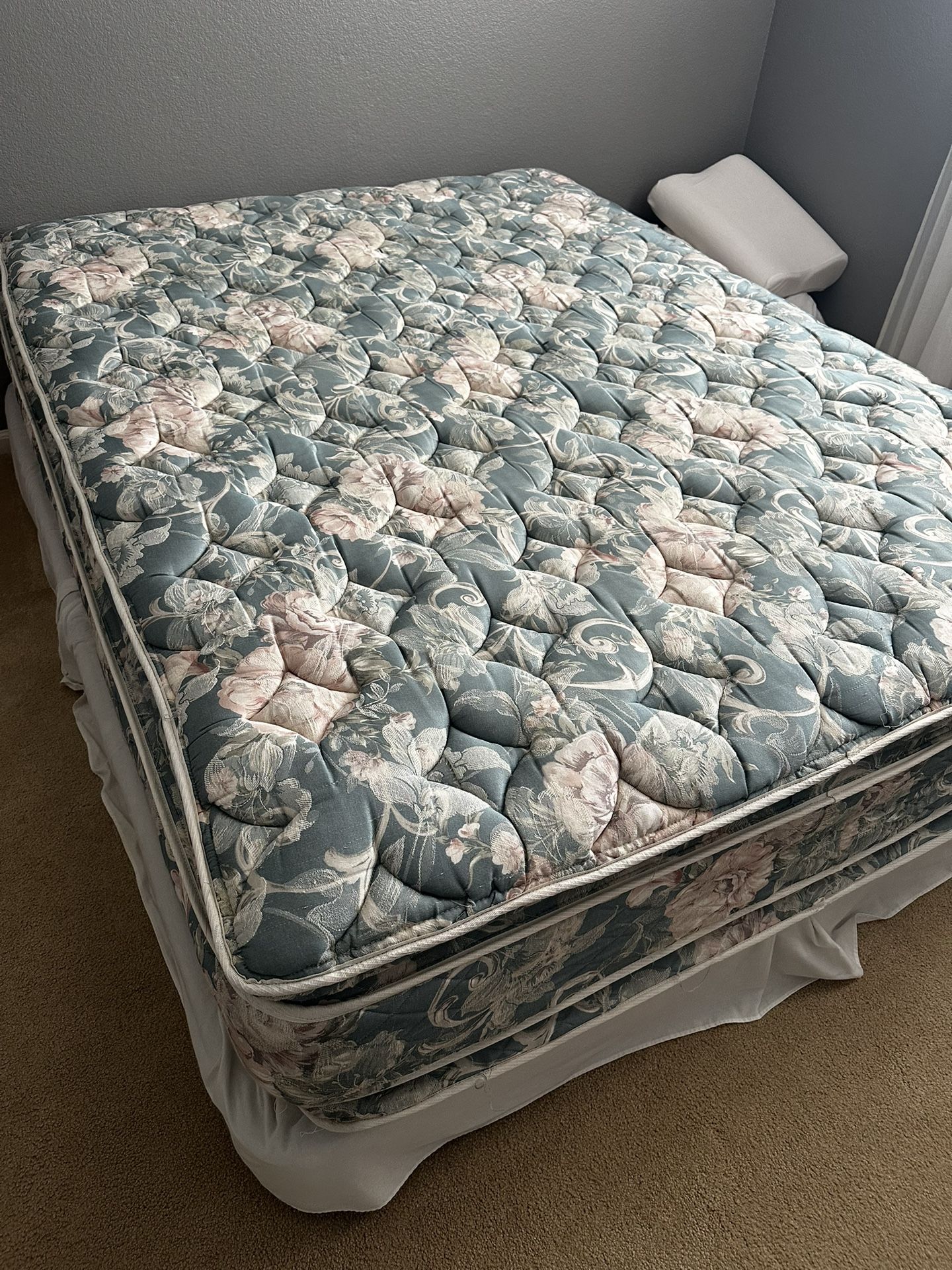 Double Pillow Top Queen Mattress and Box Spring