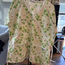 UA Scrub Top Large