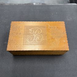 Vintage Carved Birds Eye Maple Jewelry Box – Floral Pattern & Monogrammed Lid