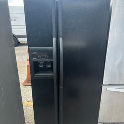 Whirlpool 33”w black refrigerator