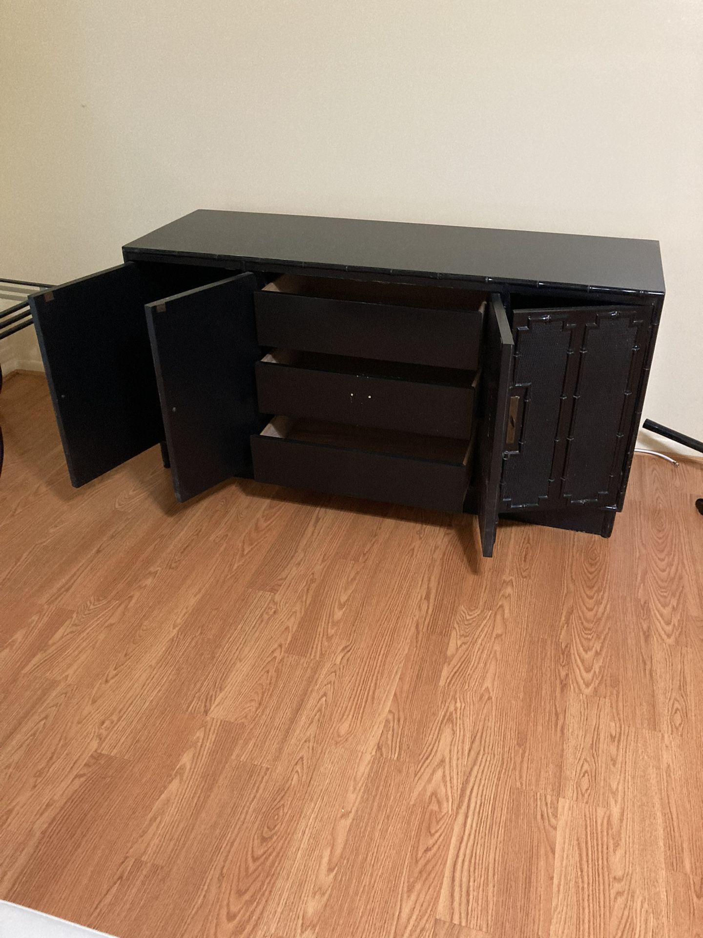 Cabinet / TV Stand