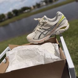 ASICS (BRAND NEW)