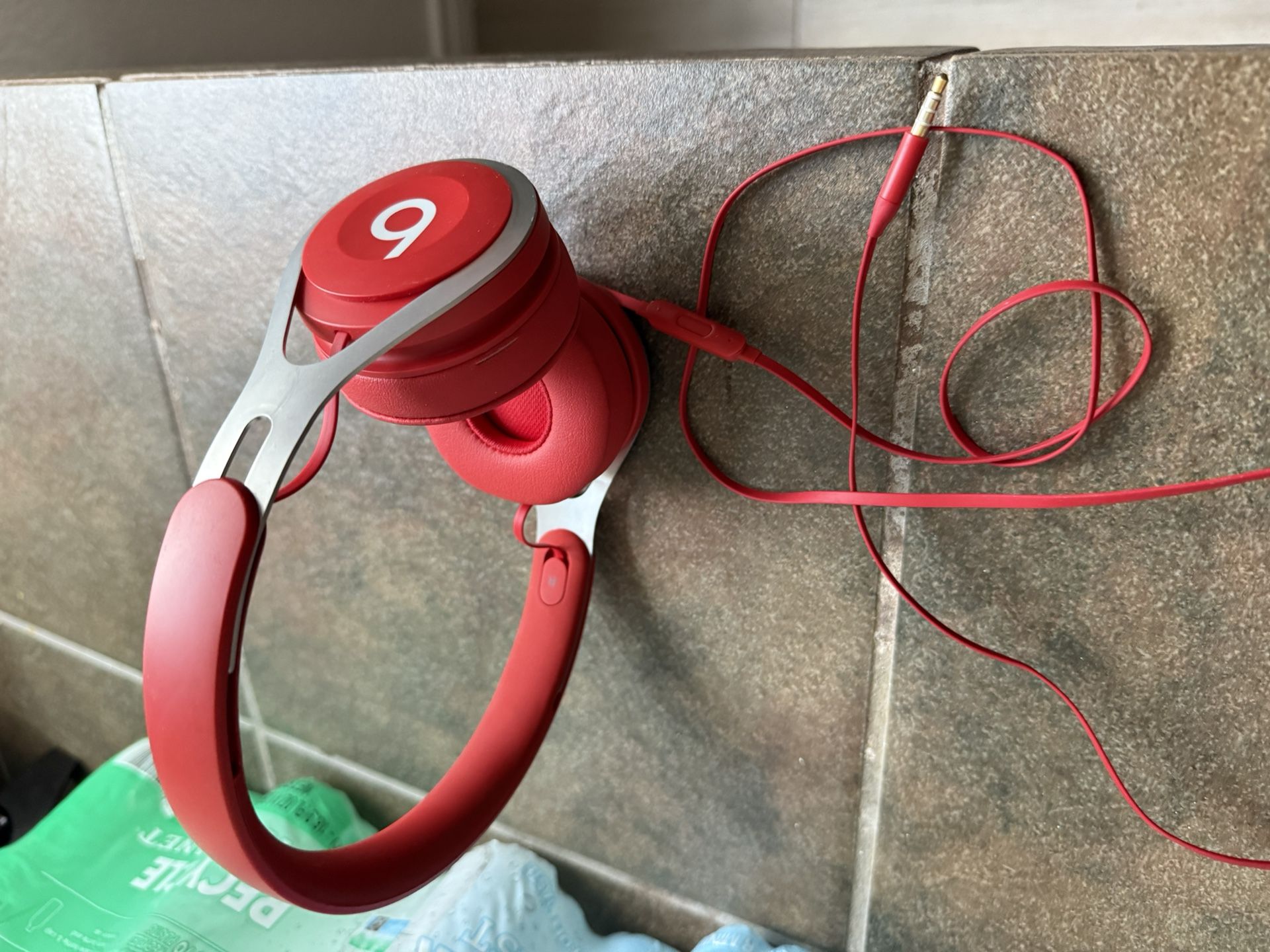 Beats Ep Wired On-Ear Headphones - Battery Free for Unlimited Listening, Built in Mic and Controls - Red