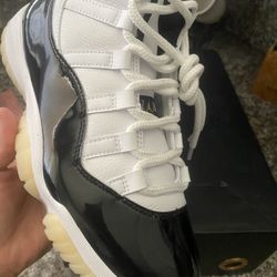 JORDAN 11 RETROS 