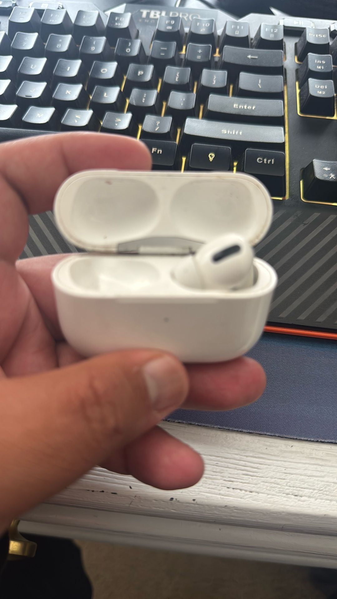 AirPods Pro 3 Missing One Pods Earbuds