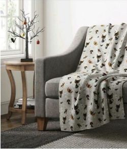 Hyde and eek throw blanket sales