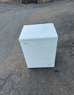 Deep chest freezer I offer delivery