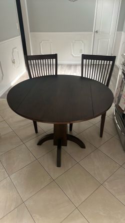 Dinette table with 2 chairs