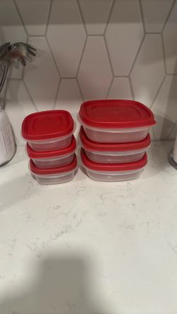 Rubbermaid Hard Plastic Tupperware Set