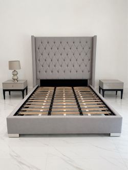 Queen bed frame / cama queen gris