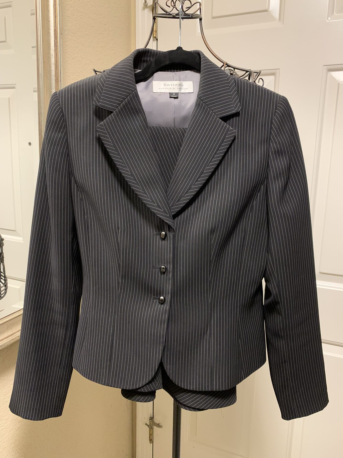 Women’s suit
