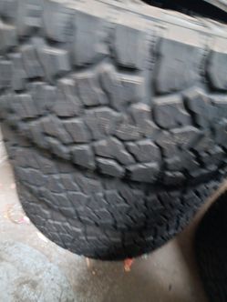 New set of tires all terrain 35 1250 20 lt