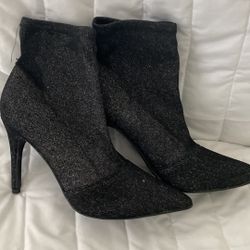 Like New Women Black Ankle Boots Size 11