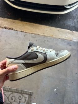 Travis Scott jordan sneakers size 9