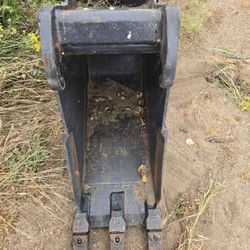 12" Heavy Duty Excavator Bucket