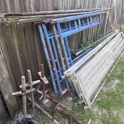 Scaffolding adjustable up to 30 ft