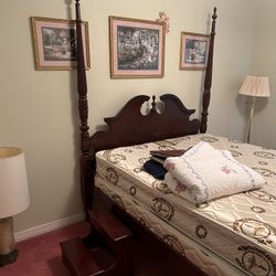 Queen Size Poster bed