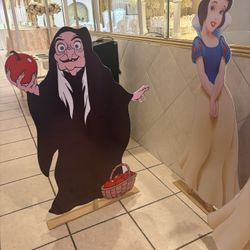 Snow White And Dwarfs 